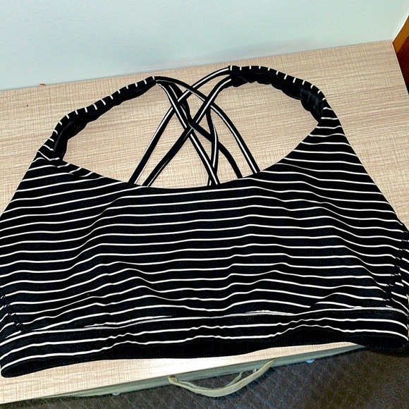 Victoria Sport Strappy Back Stripe Bra - Picture 2 of 10